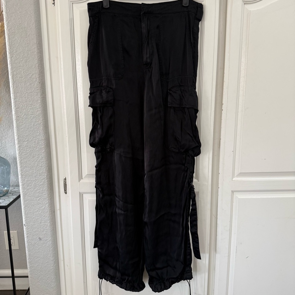 Zara Women's Mid Rise Straight Leg
Satin Cargo Multi Pocket Pants Black Medium